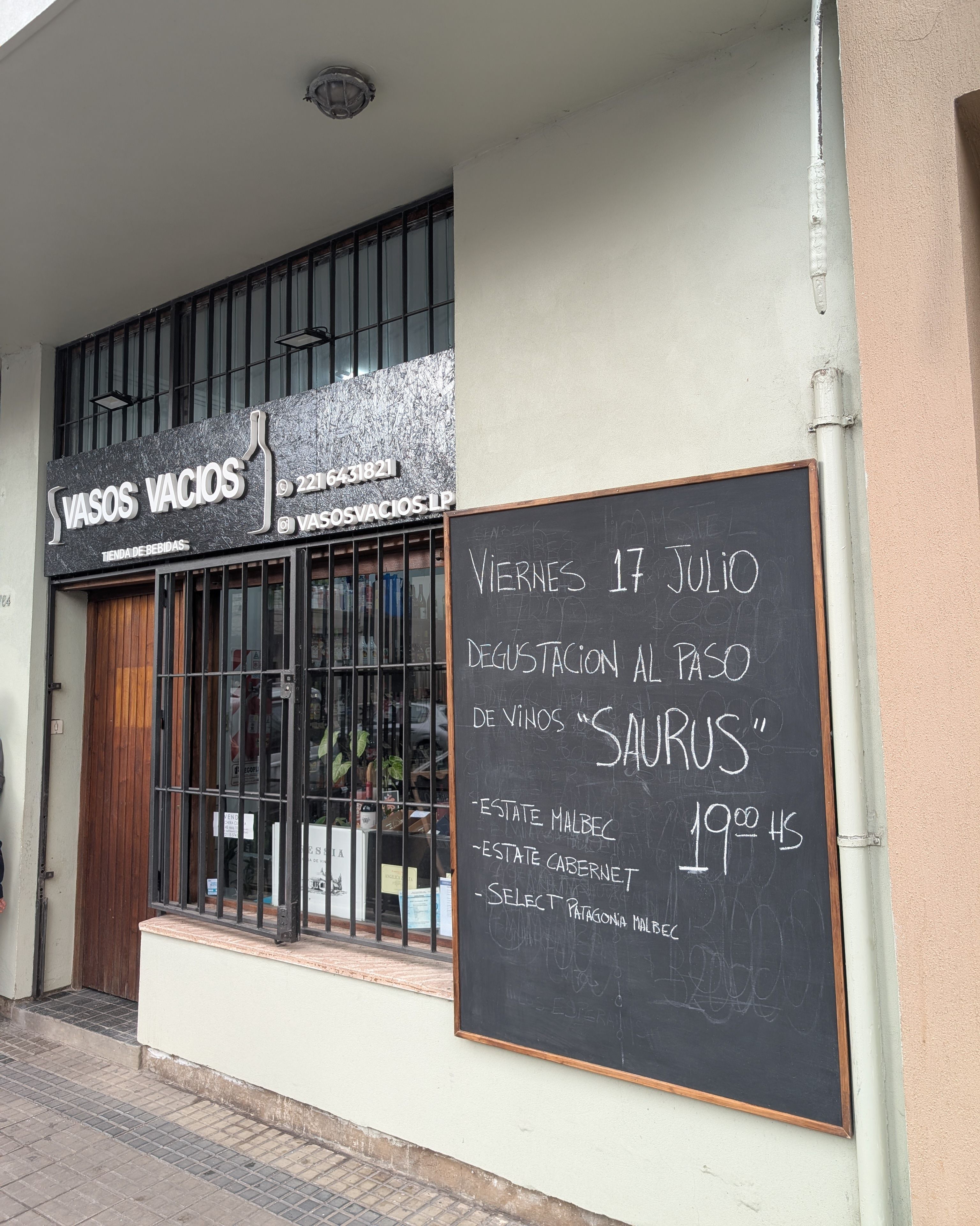 Degustación al paso de vinos "Saurus"